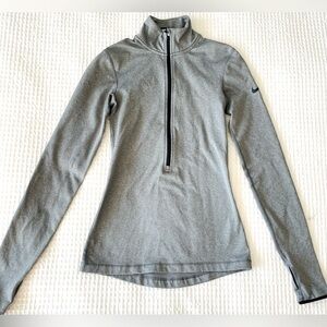 💕Sale💕 Nike Women's Gray Long Sleeve Top